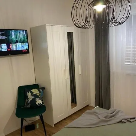 فيلة Irisz Teljes Haz *